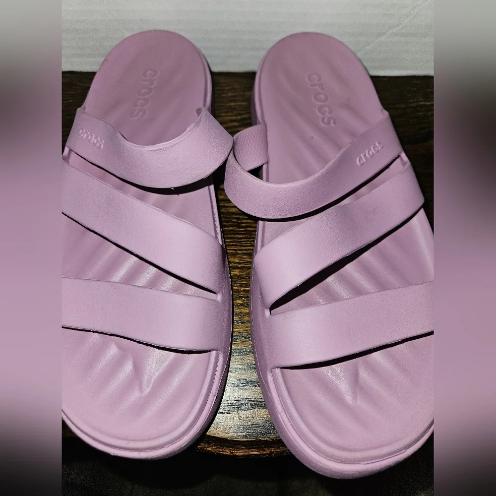Crocs Getaway Strappy. Size 9. Worn But In Excellent Shape. (1) - Picture 3 of 4
